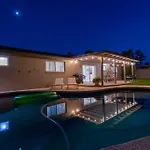 Splash And Relax By Homeslice Stays