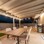 Splash And Relax By Homeslice Stays
