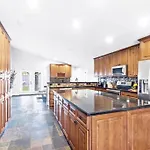 The Scott With Heated Pool By Homeslice Stays
