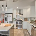 Chic Scottsdale Home With Balcony, Walk To Old Town!