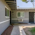 Desert Chic - 2 Bed Condo With Yard