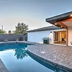 Quiet Luxury Estate W/ Heated Pool: Scottsdale