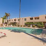 Stylish Condo Heart Of Old Town Scottsdale Pool Bbq