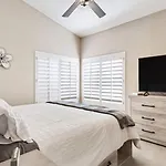 Amazing Home In Great Location Wbackyard Oasis