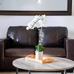 213 Fully Furnished 1Br Suite-Outdoor Pool