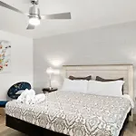 Private Home With Detached Casita - Pool & Putting Green