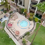 Cozy 2Br Condo W Pool Near Old Town