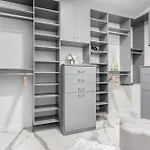 Luxury Homestyle Getaway Wpool, Gym, & Office