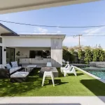 L.A. Meets Scottsdale-Resort Backyard-Pool & Spa