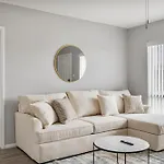 Relaxing 1Br Retreat With Pool & Free Parking