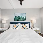 Modern 1B1B Escape In Scottsdale