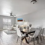 Stylish 3B2B Haven In Scottsdale With Free Parking