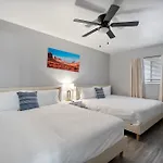 Stylish 3B2B Haven In Scottsdale With Free Parking