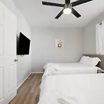 Modern 2B1B Escape In Old Town