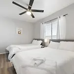 Modern 2B1B Hideaway In Old Town