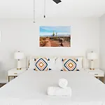 Modern 1B1B Escape In Scottsdale