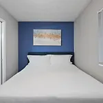 Luxurious 1B1B Hideaway In Old Town