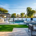 Swim Up To Cooking Entertainment Play Corn Hole And Relax By The Fire At Cascada