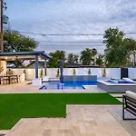 Swim Up To Cooking Entertainment Play Corn Hole And Relax By The Fire At Cascada