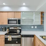 2Bd-Close To Airportitvwifopenkitchenpool