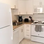 230 Fully Furnished 1Br Suite-Prime Location