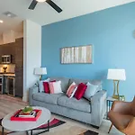 Private Rooftop Terrance-Walk Score 81-Shopping District-King Bed-Parking 4003
