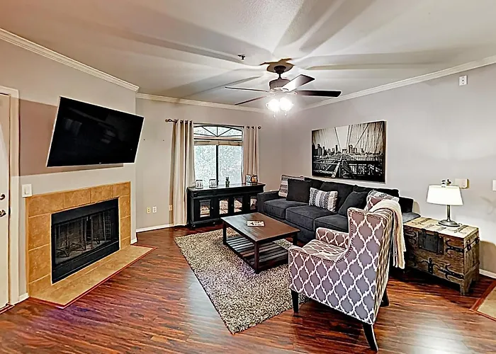 The Signature Unit & Breezy Desert Retreat