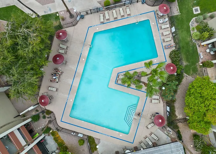 Cozy 2Br Condo W Pool Near Old Town