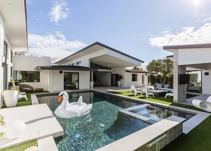 L.A. Meets Scottsdale-Resort Backyard-Pool & Spa