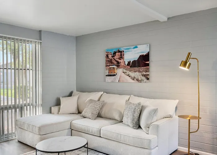 Modern 1B1B Escape In Scottsdale