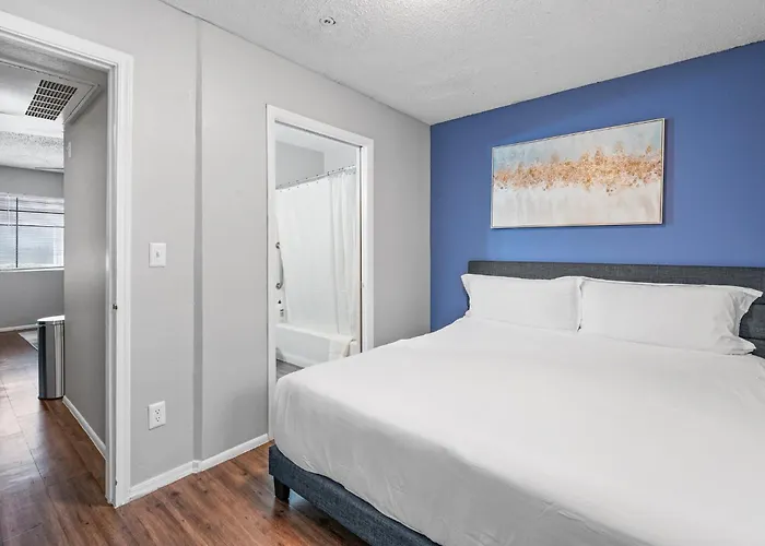 Luxurious 1B1B Hideaway In Old Town