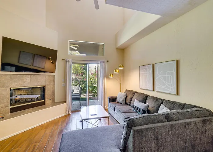 Chic Scottsdale Townhome With Patio And Pool Access!