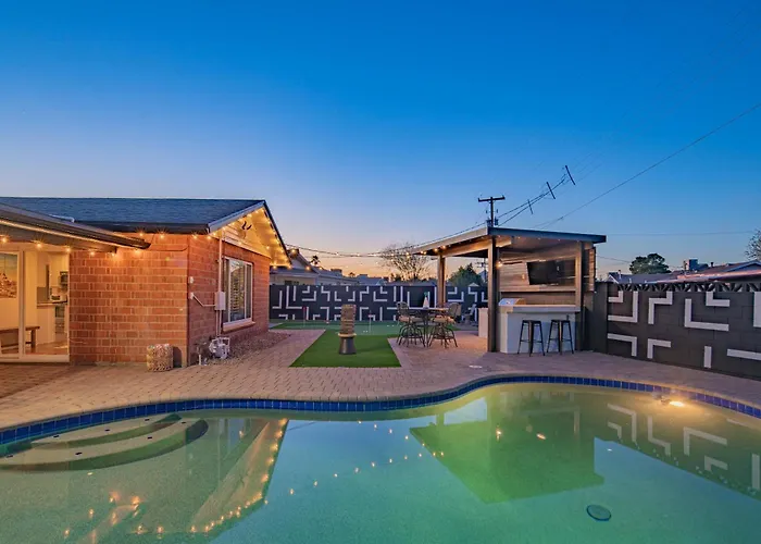 Scottsdale Sunflower - Entertainers Backyard - Old Town