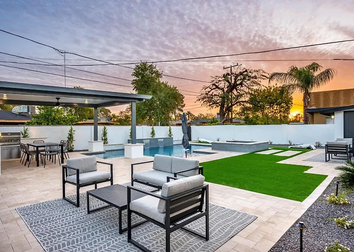 Swim Up To Cooking Entertainment Play Corn Hole And Relax By The Fire At Cascada