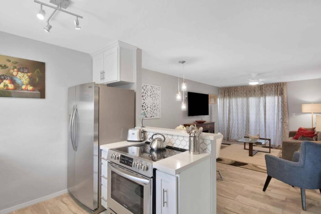 Modern Old Town 1 Bedroom *