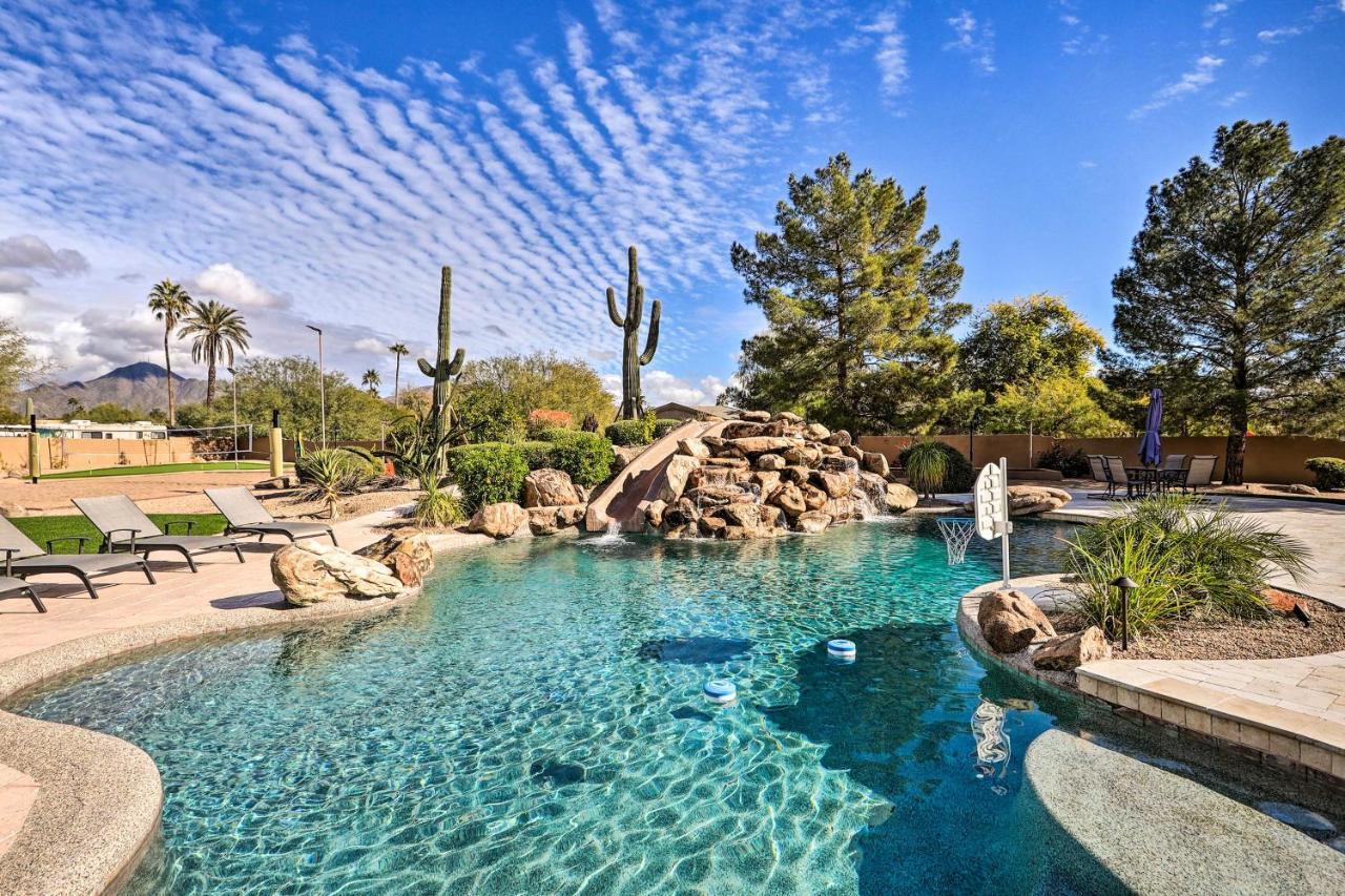 Lavish Estate With Sports Court And Theater! Holiday home *