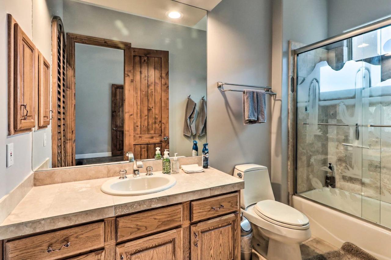 Lavish Estate With Sports Court And Theater! Scottsdale