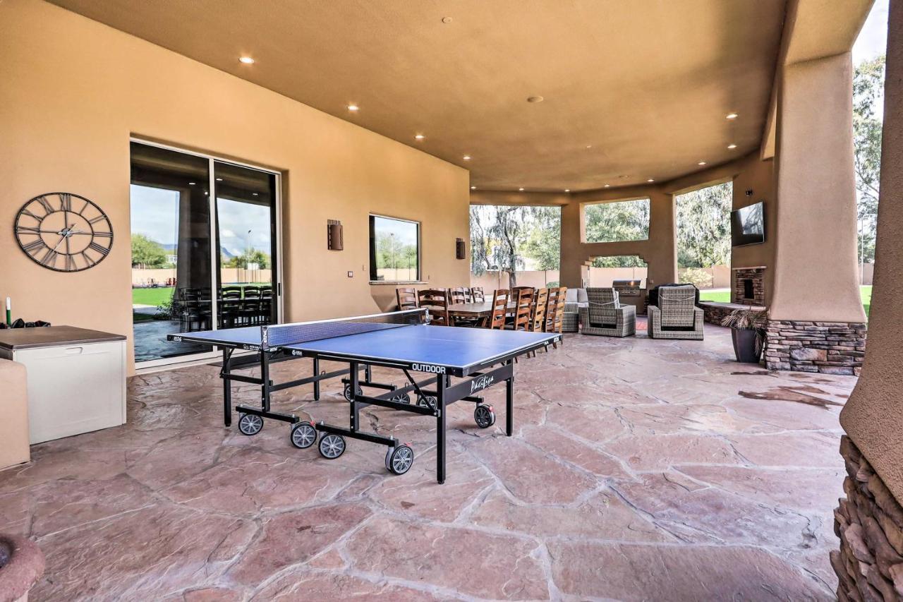 Lavish Estate With Sports Court And Theater! Holiday home *