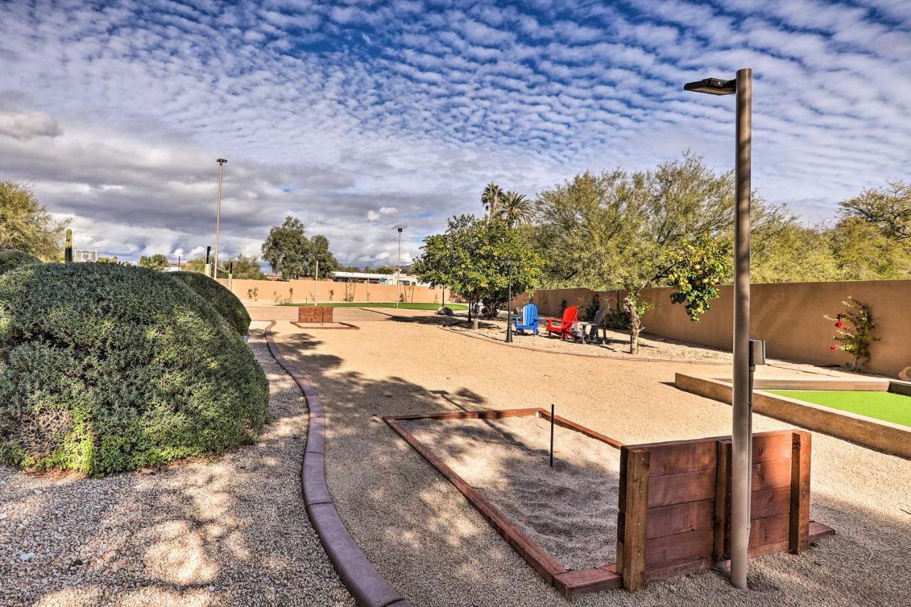Lavish Estate With Sports Court And Theater! Holiday home