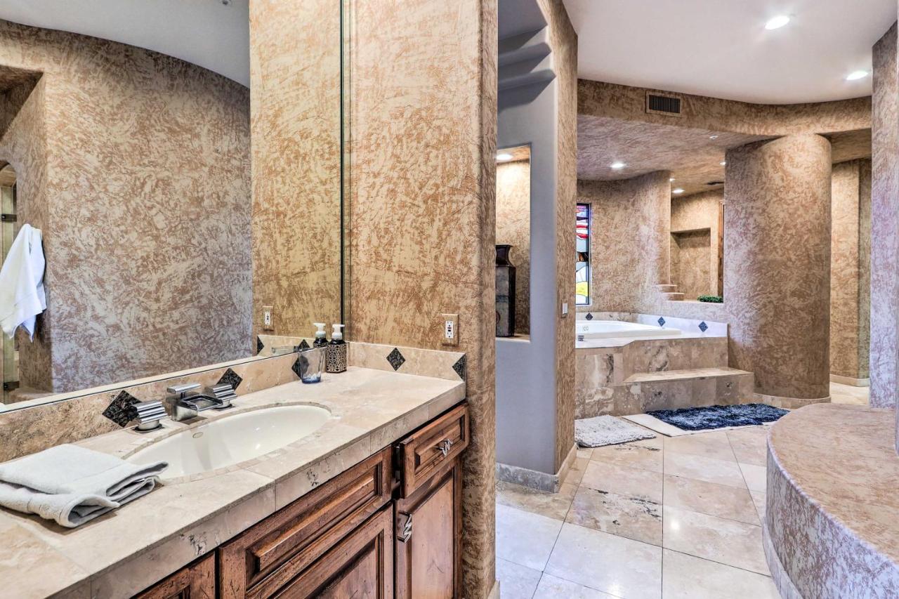 Lavish Estate With Sports Court And Theater! Scottsdale