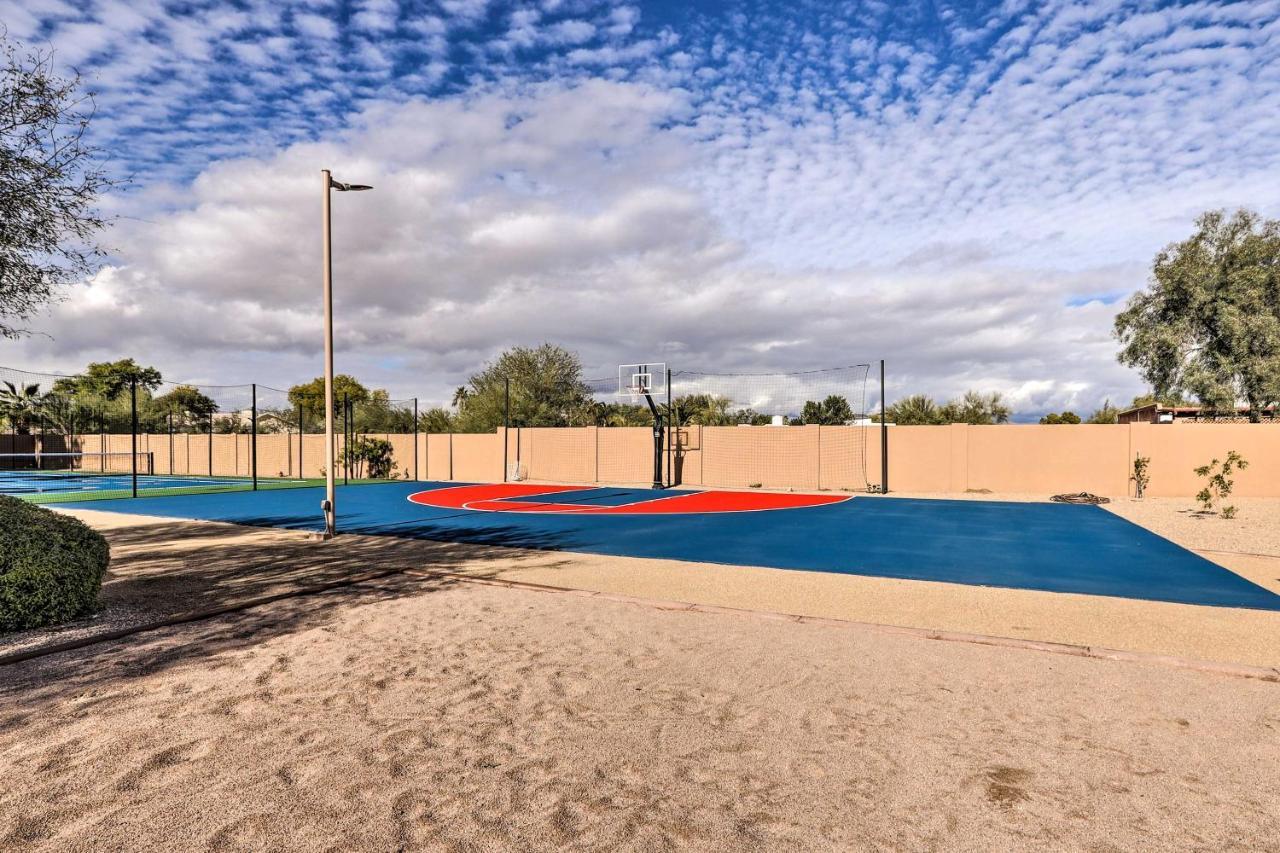 Lavish Estate With Sports Court And Theater! Scottsdale