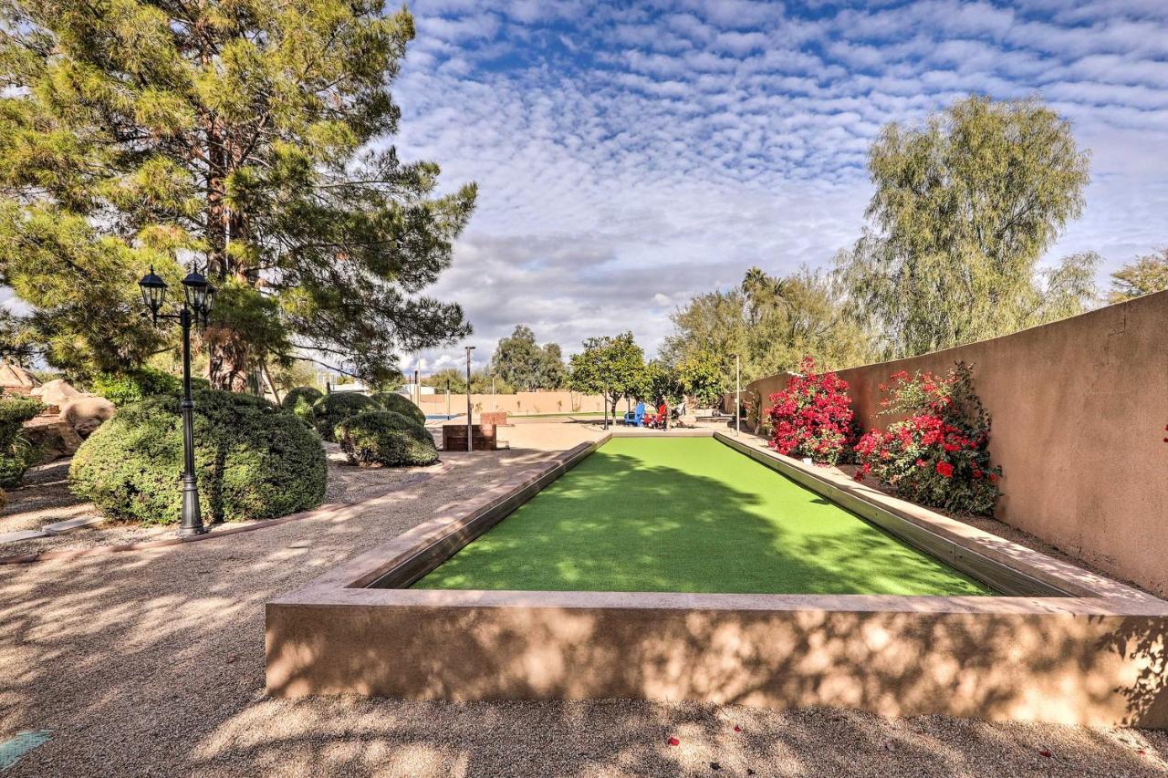 Lavish Estate With Sports Court And Theater! Holiday home