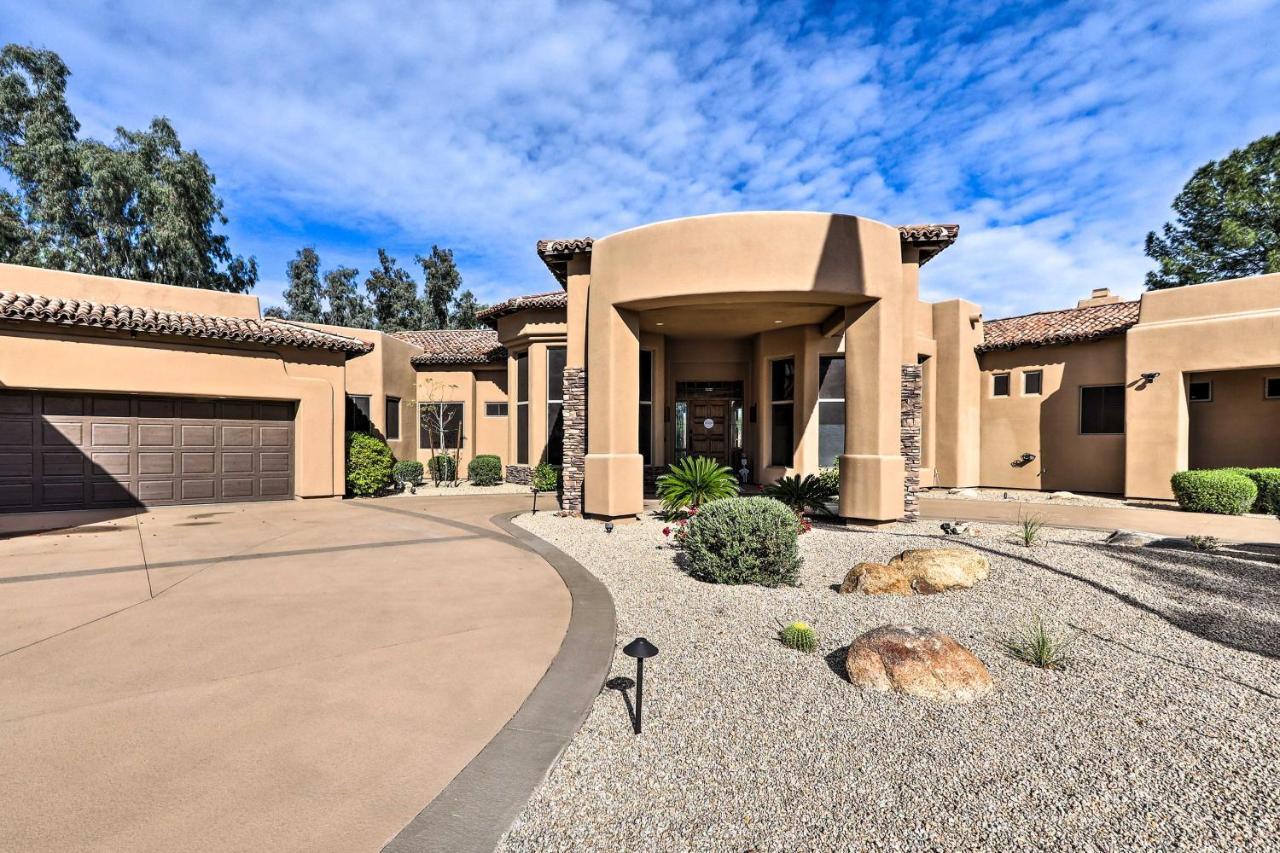Lavish Estate With Sports Court And Theater! *