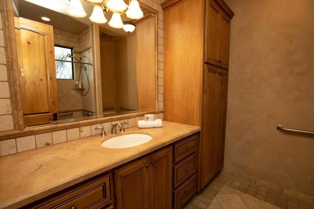 Camelback Mountain Mansion In Paradise Valley, Az