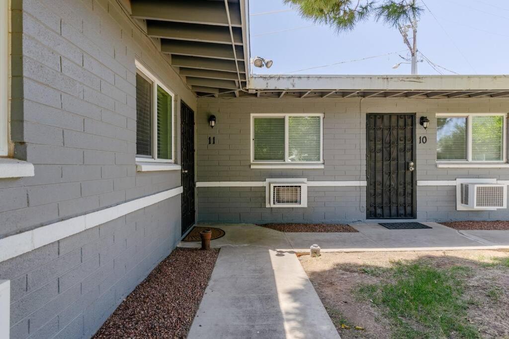 Desert Chic - 2 Bed With Yard Apartment