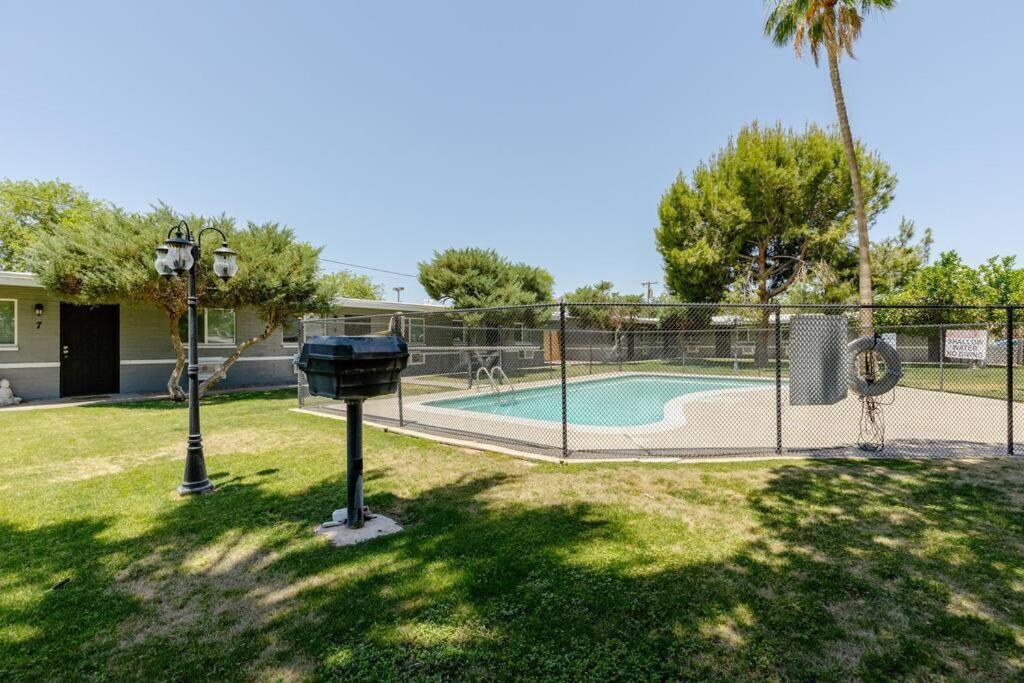 Desert Chic - 2 Bed With Yard Apartment *