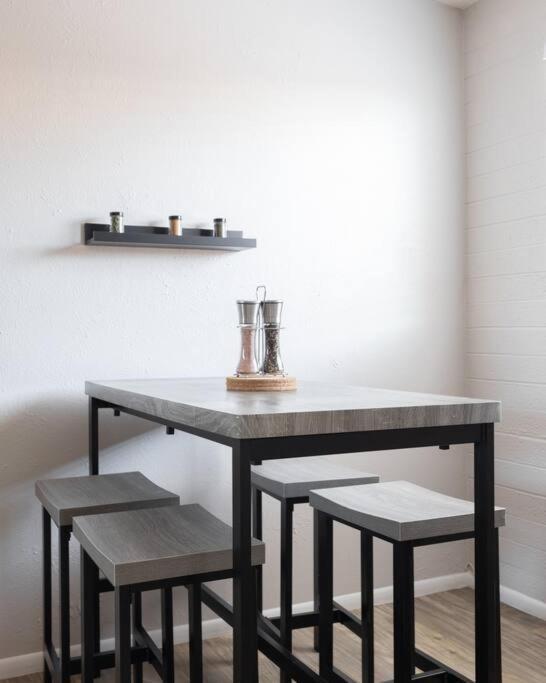 Desert Chic - 2 Bed With Yard