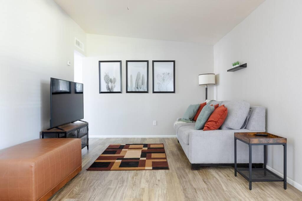 Desert Chic - 2 Bed With Yard Scottsdale