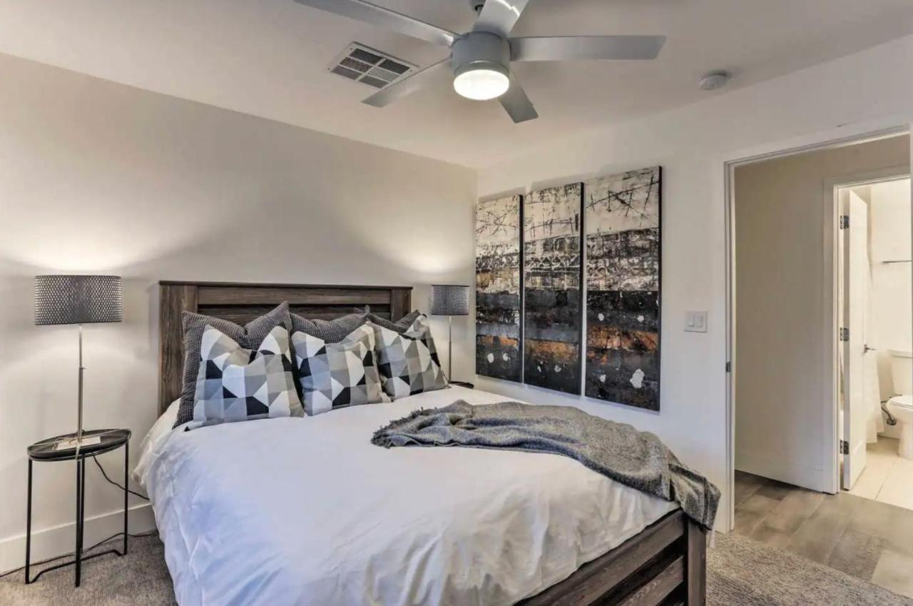 Quiet Luxury Estate W/ Heated Pool: Villa *