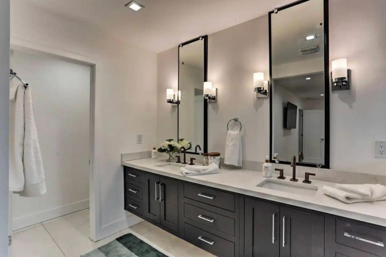 Quiet Luxury Estate W/ Heated Pool: Villa